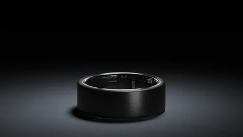 Ultrahuman Ring Air in matte black showing internal sensors