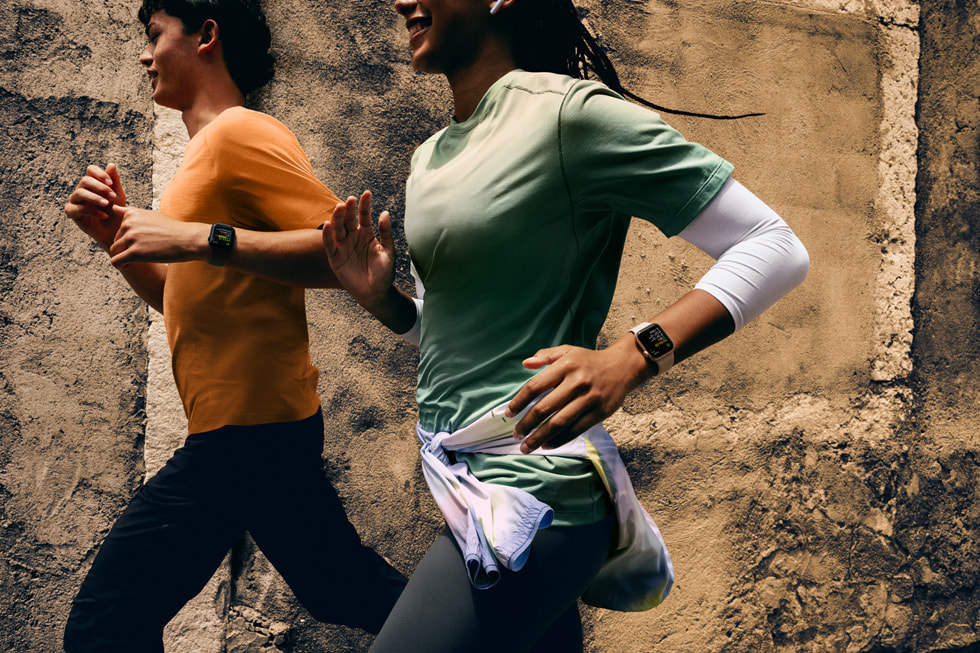 Apple Watch SE 3 lifestyle running shot