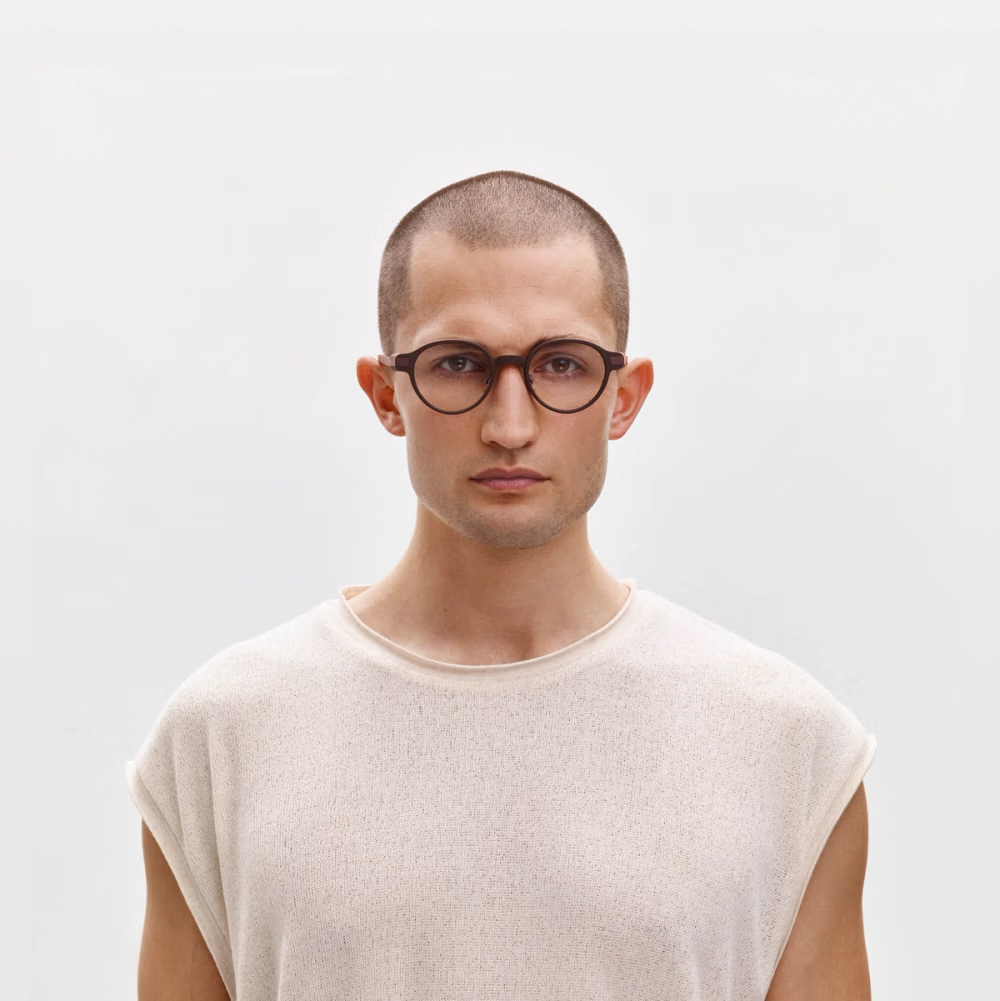 Even Realities G1 front view showing the near-invisible waveguide lenses