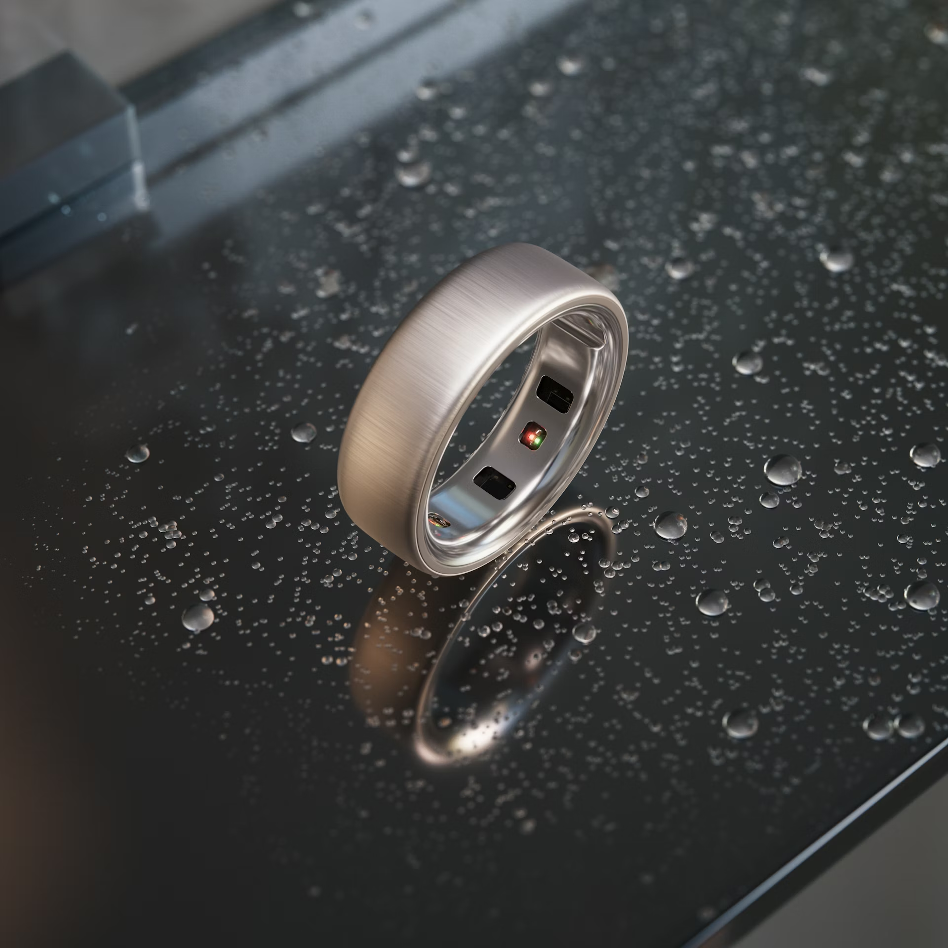 Oura Ring 4 Brushed Silver on wet surface showing water resistance